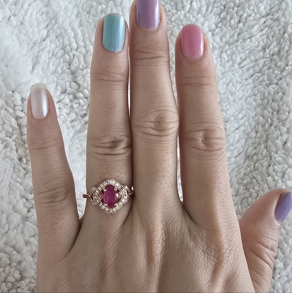 14k ruby Ring - Picture 9 of 9